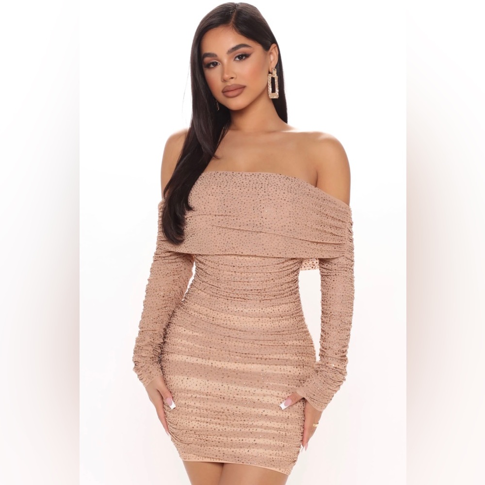 NWT Alessandanra Embellished bodycon dress Size M